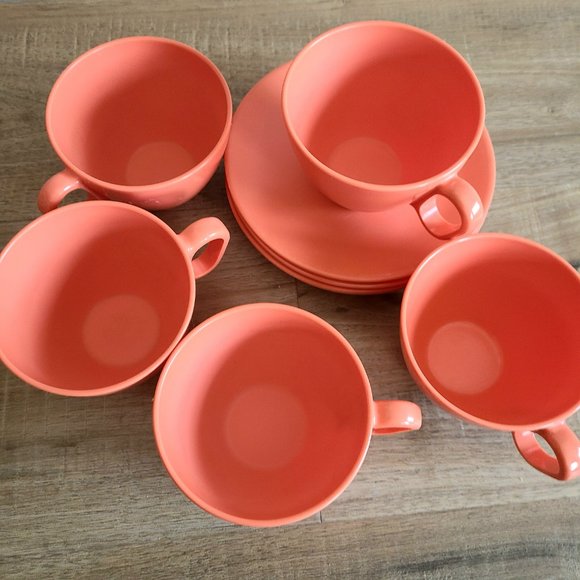 Set of 5 melamine dinnerware coral red cups and saucers. - Picture 6 of 11